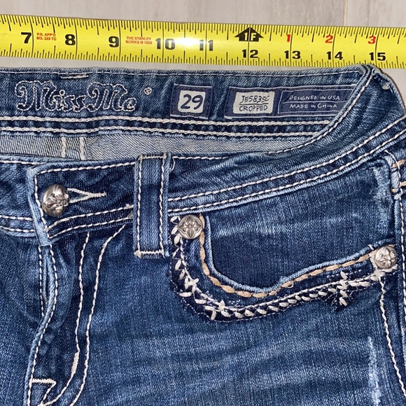 Miss Me Cropped & Manufacturer Distressed, Style: JE5835C, 29x24, EUC, $148 MSRP - Picture 5 of 12